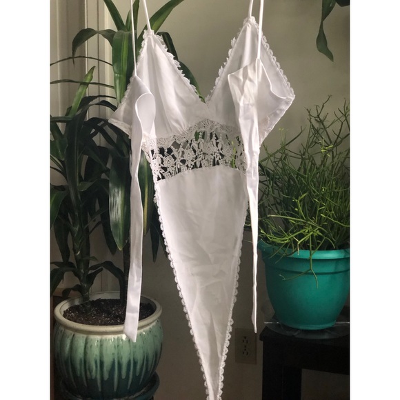 🦢 White Satin Floral Lace One Piece Lingerie 🦢 - Picture 4 of 4